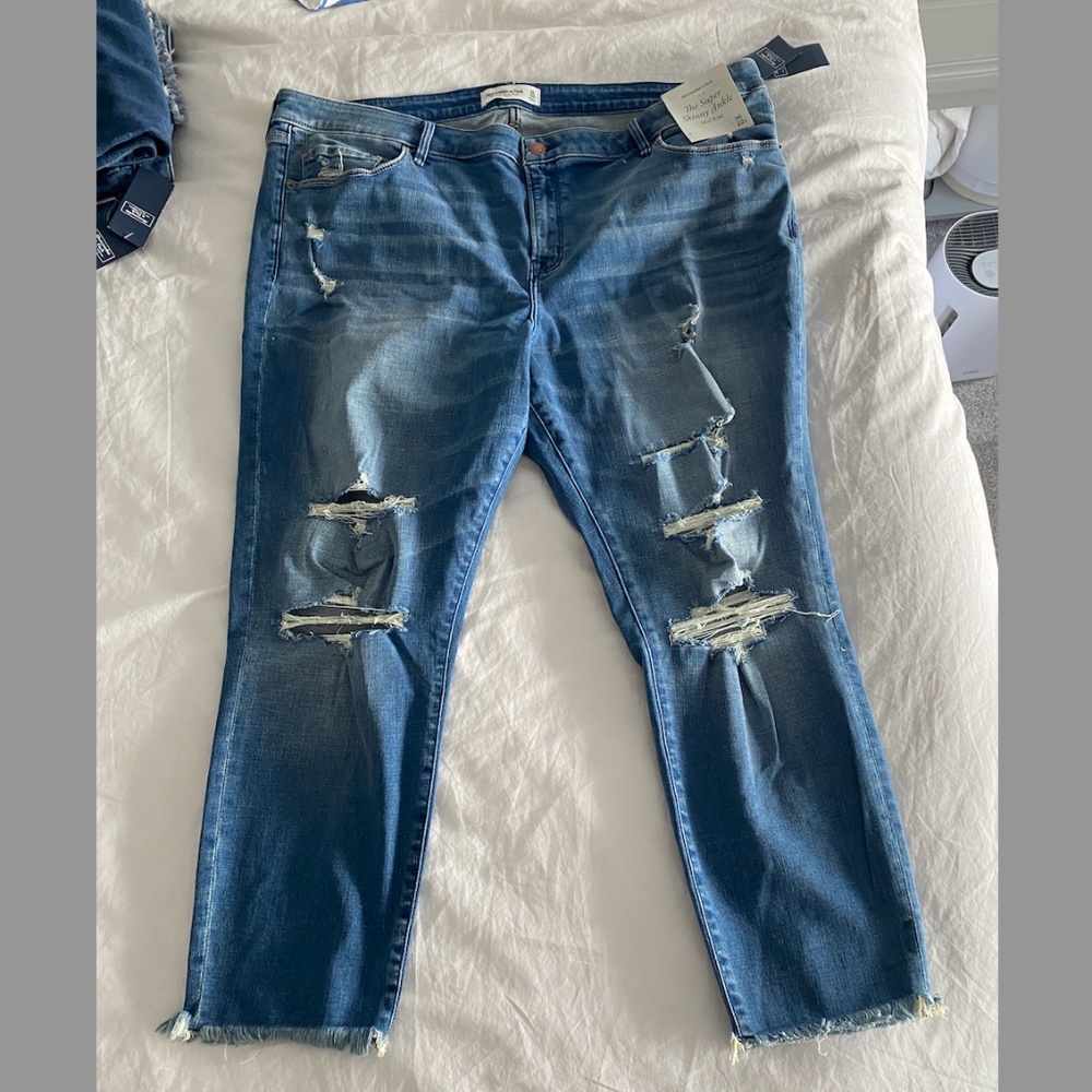 Abercrombie & Fitch Ripped Mid Rise Super Skinny Ankle Jeans 36/22 short